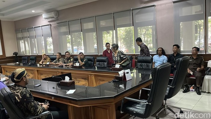 Dua Pimpinan Keraton Solo Dipertemukan di Balai Kota, tapi Purbaya Diwakilkan