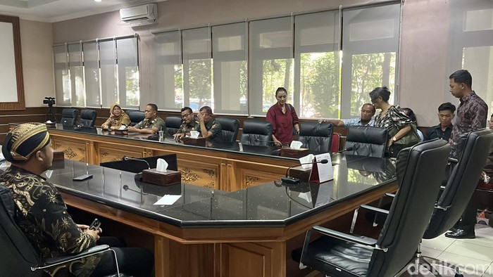 2 Kubu Raja Keraton Solo Gelar Pertemuan di Balai Kota