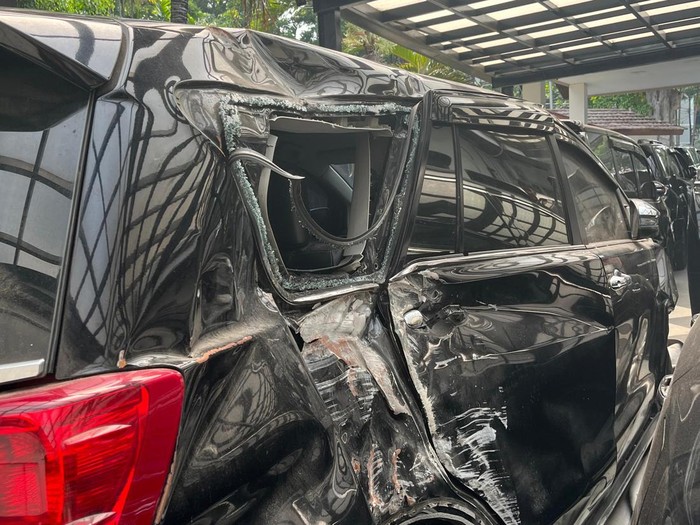 Lelang Kijang Innova Venturer