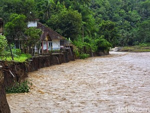 Kampung Sawah Tengah Jadi Lembur Kuburan Akibat Erosi Sungai Cidadap