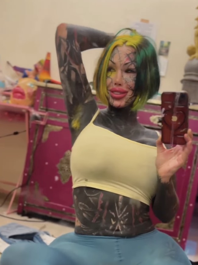 Transformasi Influencer yang Meninggal Tragis, Dada 38J hingga Tato Bola Mata