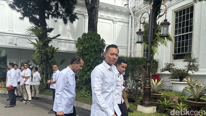 Menteri-menteri Tiba di Istana Jelang Sidang Kabinet Sore Ini