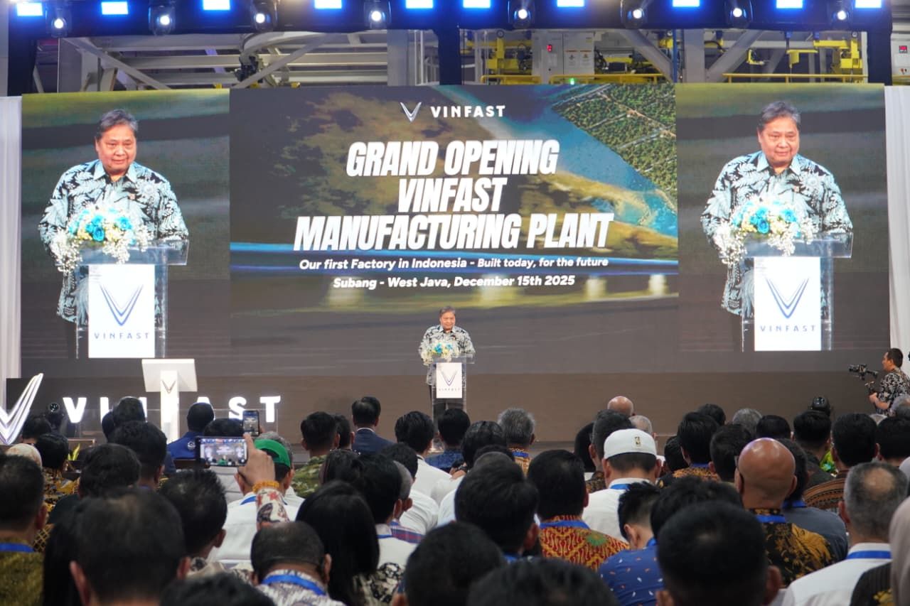 Menteri Koordinator Bidang Perekonomian Airlangga Hartarto dalam Grand Opening VinFast Manufacturing Plant di Subang, Jawa Barat, pada Senin (15/12). (ekon.go.id)