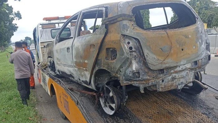 Mobil Agya Hangus Terbakar di Tol Belmera Medan, Tak Ada Korban
