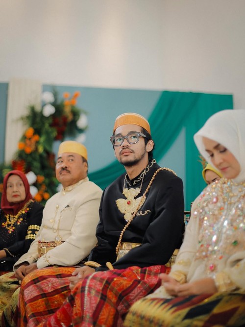 Oslo Ibrahim menikah dengan Diandra.