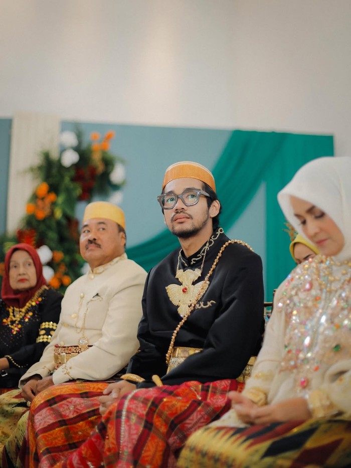 Oslo Ibrahim menikah dengan Diandra.