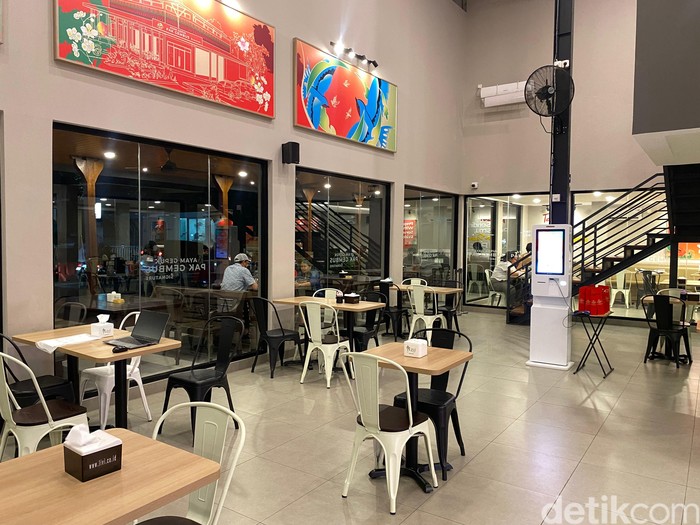 Pak Gembus Signature, ayam gepuk ala restoran cepat saji yang baru buka di Jakarta Selatan