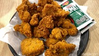 Menu lain yang tersedia juga tersedia ayam popcorn seharga Rp 70.000. Kami terkejut karena porsinya tidak begitu banyak. Ukuran ayamnya fillet-nya juga tak begitu besar. Foto: Yenny Mustika Sari/detikcom