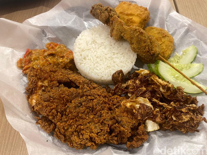 Pak Gembus Signature Pak Gembus Signature, ayam gepuk ala restoran cepat saji yang baru buka di Jakarta Selatan