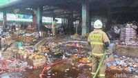 Pasar Induk Kramat Jati Terbakar, Aktivitas Pedagang Lumpuh