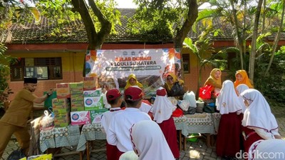 Pelajar SD Lamongan Galang Sembako untuk Korban Bencana Sumatera