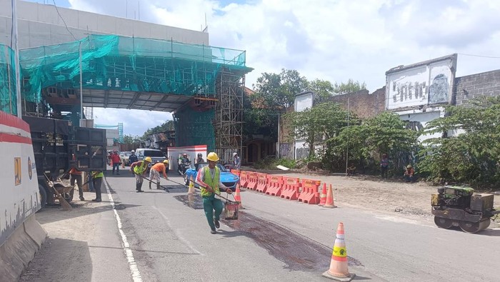 Antisipasi Kemacetan Saat Nataru, Pagar Proyek Tol Ring Road Digeser