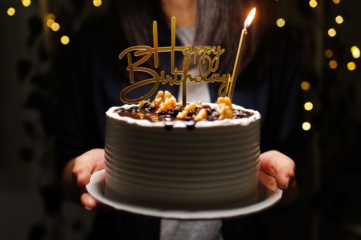 Penumpamg minta kue ulang tahun di pesawat Penumpamg minta kue ulang tahun di pesawat