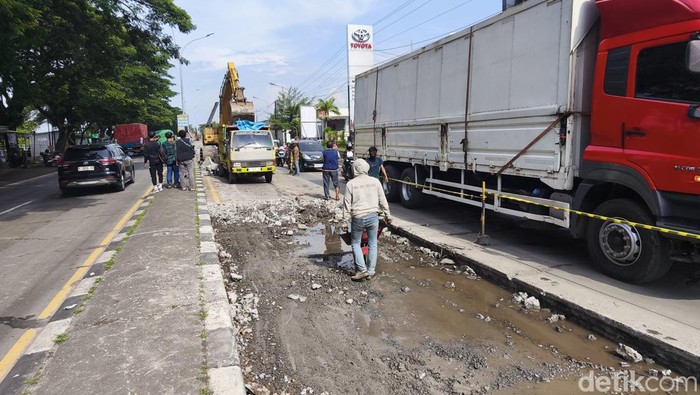 Jalan Pantura Kudus-Demak Diperbaiki, Pengendara Sambat Kena Macet 4 Km