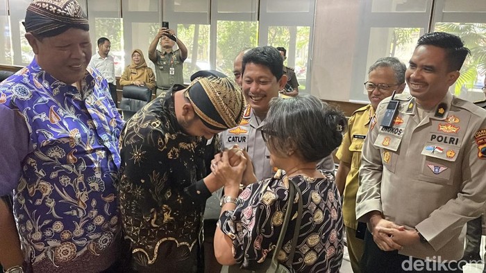 Pertemuan 2 Kubu PB XIV di Balai Kota Solo Ditutup dengan Salaman Erat