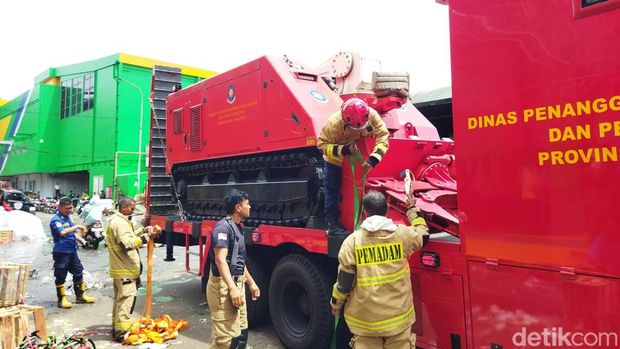 Kepala Suku Dinas Penanggulangan Kebakaran dan Penyelamatan Jakarta Timur (Kasudin Gulkarmat Jaktim), Muchtar Zakaria, menyampaikan penggunaan robot ini dilakukan untuk mempercepat proses pemadaman.
