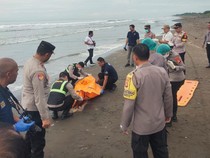 Mayat Pria Terdampar di Pantai Jembrana, Kemeja Putih-Celana Hitam