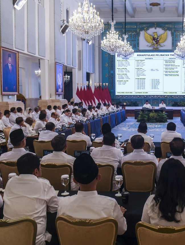 Prabowo Pimpin Sidang Kabinet Bahas Bencana dan Kesiapan Libur Akhir Tahun