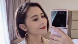 Gaya Sederhana Prilly Latuconsina Hadiri Pernikahan Fans, Anting Rp 35 Ribu