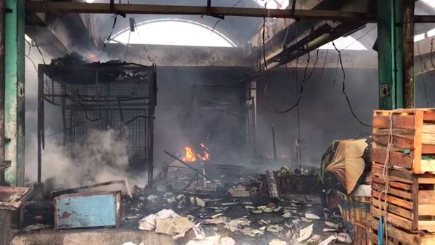 Ratusan kios di Pasar Induk Kramat Jati, Jakarta Timur (Jaktim) hangus terbakar. Kerugian diperkirakan sekitar Rp 10 miliar. (dok Damkar Jakarta) Ratusan kios di Pasar Induk Kramat Jati, Jakarta Timur (Jaktim) hangus terbakar. Kerugian diperkirakan sekitar Rp 10 miliar. (dok Damkar Jakarta)