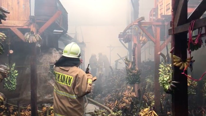 Total 350 Kios Hangus Terbakar di Pasar Induk Kramat Jati, Kerugian Rp 10 M