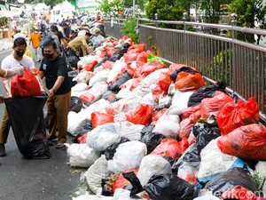 Urusan Pelik Tumpukan Sampah di Tangsel