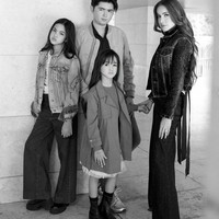 Demikian halnya dari sang mama, Sean juga memiliki 2 adik perempuan yang tak kalah cantik. Foto: Instagram/@seanmikaelalexander