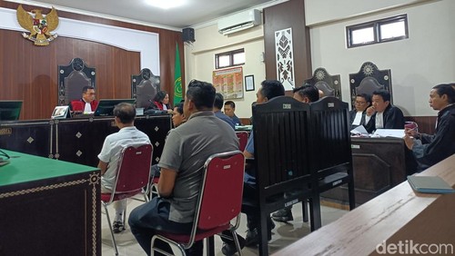 Sejumlah saksi dihadirkan jaksa penuntut dalam sidang lanjutan pembunuhan Brigadir Nurhadi, dengan terdakwa Kompol I Made Yogi Purusa Utama dan Ipda I Gde Aris Chandra di PN Mataram, Senin (15/12/2025).