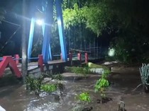 Jembatan Gantung di Jember Putus Diterjang Banjir Luapan Sungai