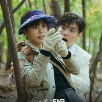 Meski sudah berbagi ciuman di awal episode Tastefully Yours, si ‘chef’ Go Min Si tak langsung mengakui perasaannya untuk ‘pewaris konglomerat’ Kang Ha Neul. Kehadiran Yoo Yeon Seok sebagai mantan kekasih Go Min Si menambah ketegangan cerita. Foto: dok. ENA