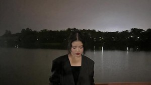 Visual MV ini memperlihatkan sisi Tiara Andini yang tenang, reflektif, dan penuh perasaan. Foto: Instagram Tiara Andini
