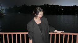 7 Potret Tiara Andini Memikat Syuting MV di Singapura