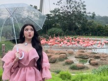 7 Potret Tiara Andini Memikat Syuting MV di Singapura