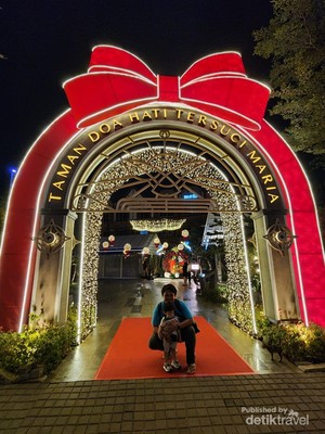 Menikmati Suasana Natal di Taman Doa Hati Tersuci Maria
