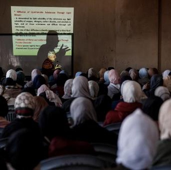 Universitas Islam Gaza Kembali Dibuka di Tengah Reruntuhan Perang