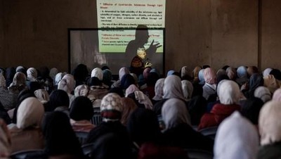 Universitas Islam Gaza Kembali Dibuka di Tengah Reruntuhan Perang