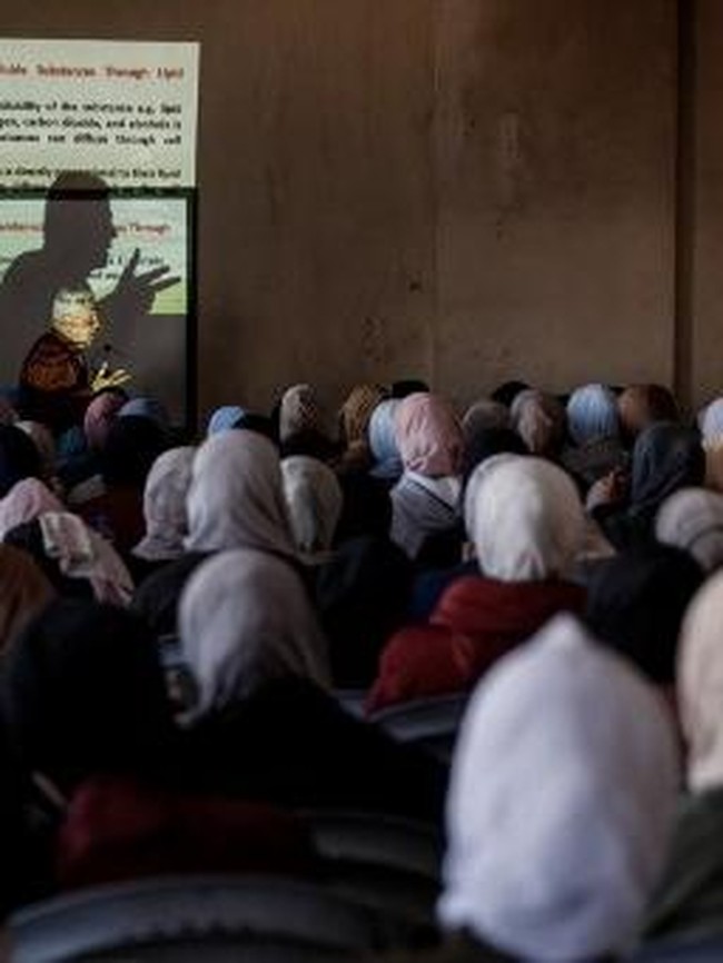 Universitas Islam Gaza Kembali Dibuka di Tengah Reruntuhan Perang