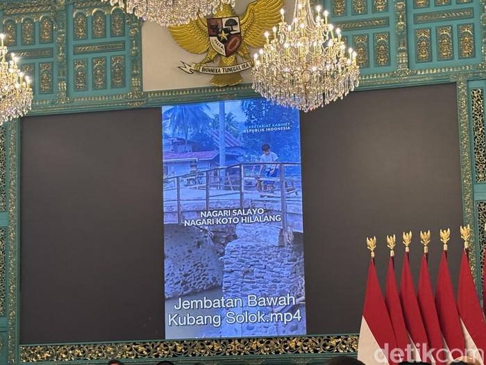 Video Pembangunan Jembatan di Sumatera Awali Sidang Kabinet di Istana