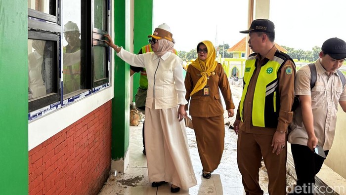 Sidak SMPN 2 Prambon, Wabup Mimik Geram Temukan Proyek Bermasalah