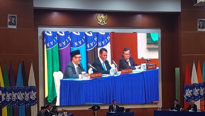 Wamentan Raih Gelar Doktor, Paparkan Hasil Penelitian soal Holdingisasi BUMN