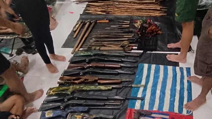 TNI Kuasai Markas OPM di Yahukimo, Senpi-Busur Panah Disita
