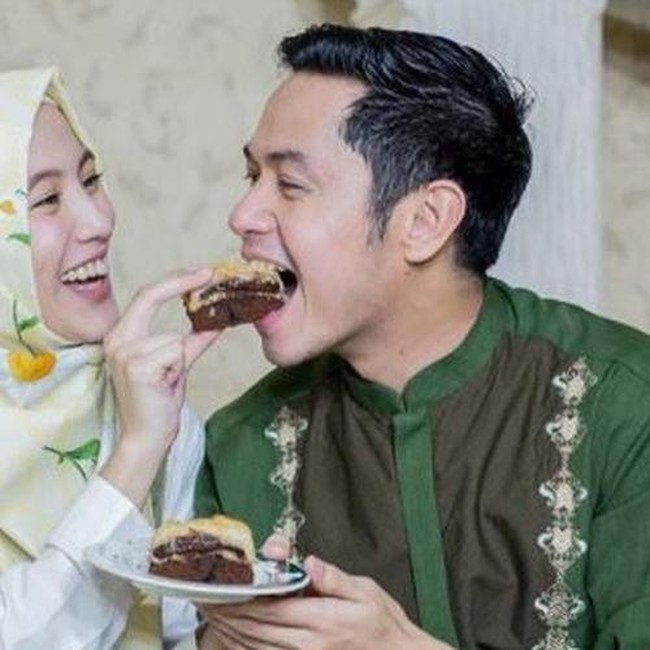 Romantisnya Alyssa Soebandono dan Dude Harlino Saat Cicip Dessert