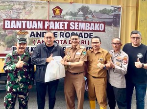 Andre Rosiade Salurkan 5.000 Paket Sembako ke Korban Bencana di Pessel