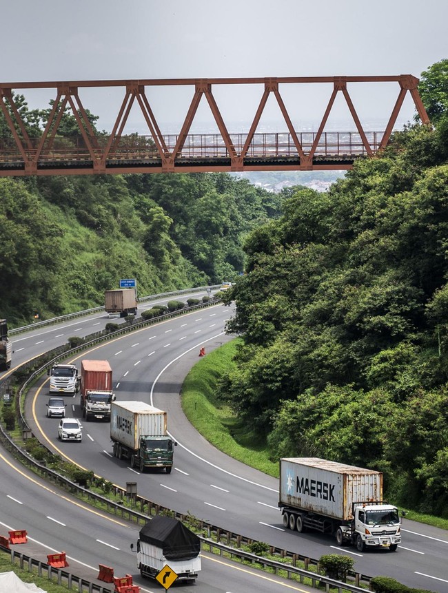 Atur Arus Nataru, Pemerintah Batasi Operasional Truk di Jalan Tol