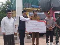 Mensos Salurkan Bantuan Rp 9 M ke Korban Bencana di Aceh