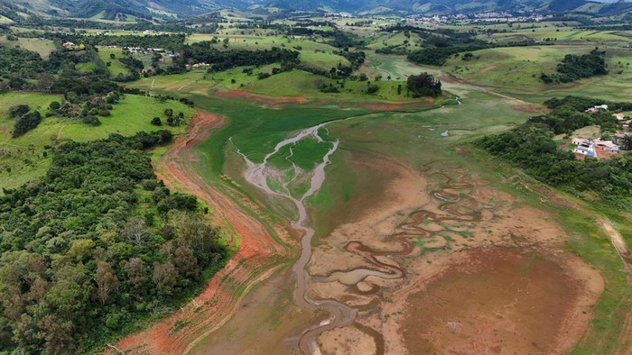 A drone view shows dried channels and green patches on the exposed surface of Jaguari dam during its lowest level in a decade, according to data from Brazilian water and waste management company Sabesp, in Joanopolis in the state of Sao Paulo, Brazil, December 15, 2025. REUTERS/Jorge Silva