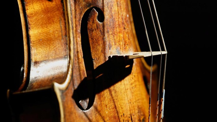 A violin made between 1727 and 1730 and signed by Bartolomeo Giuseppe Guarneri, known as del Gesu is displayed ahead of its sale at the Artcurial auction house in Paris, France, December 11, 2025. REUTERS/Benoit Tessier