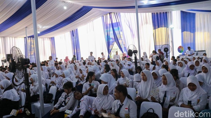 Badan Narkotika Nasional (BNN) melakukan kunjungan edukatif ke SMP Negeri 70 Jakarta, Tanah Abang, Jakarta Pusat, Selasa (16/12/2025). Kegiatan ini merupakan bagian dari upaya BNN memperkuat pencegahan penyalahgunaan narkoba di kalangan pelajar sejak usia dini.