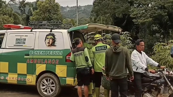 Setelah Sumbar, Bonek Lanjutkan Aksi Bantu Korban Bencana ke Sumut-Aceh