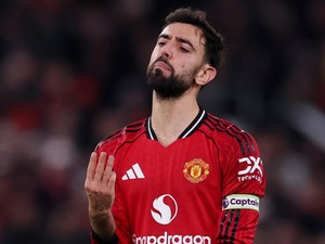 Legenda Arsenal Kritik Cara Man United Perlakukan Bruno Fernandes